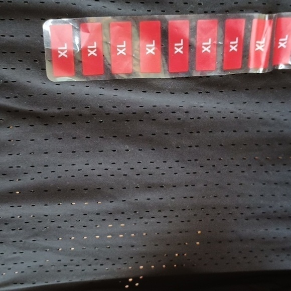 ֎5 FOR $25֍ (d1-14) Men's perforated tank XL - Picture 3 of 4